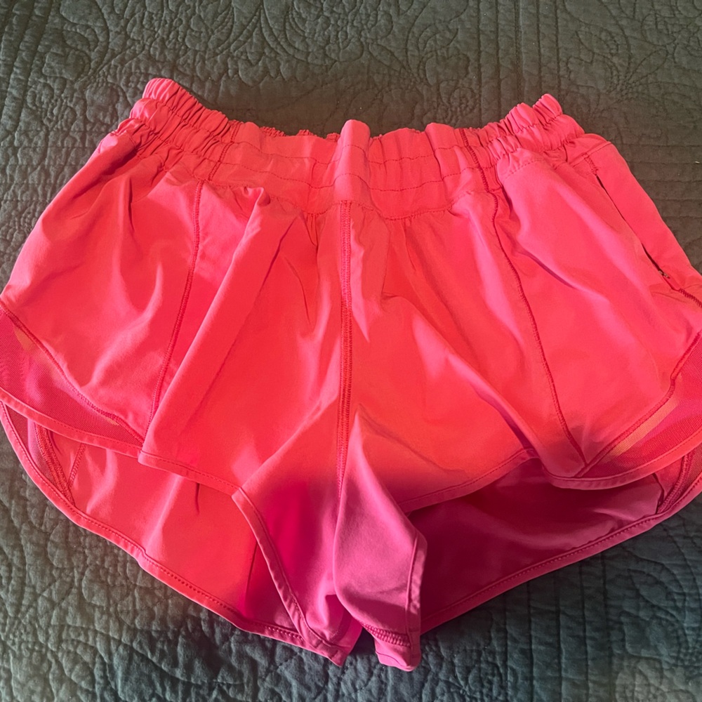 Lululemon hotty hot 2.5 in shorts